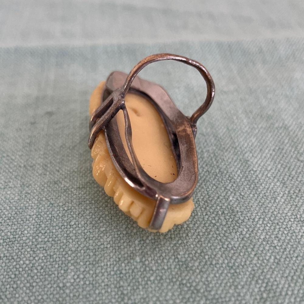 Vintage Cream Carved Ring - Picture 4 of 4